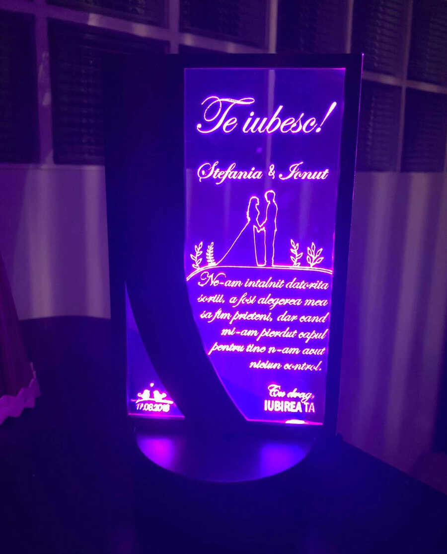Cadou personalizat Trofeu LED – Pentru iubire