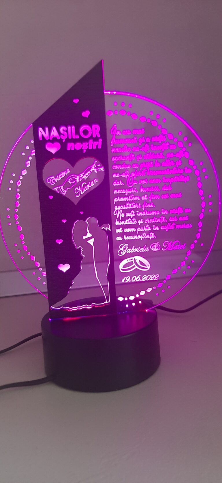 Fotografie reală cu „Cadou nasi personalizat Trofeu LED - Placheta pentru nasi”, trimisă în recenzia #402730