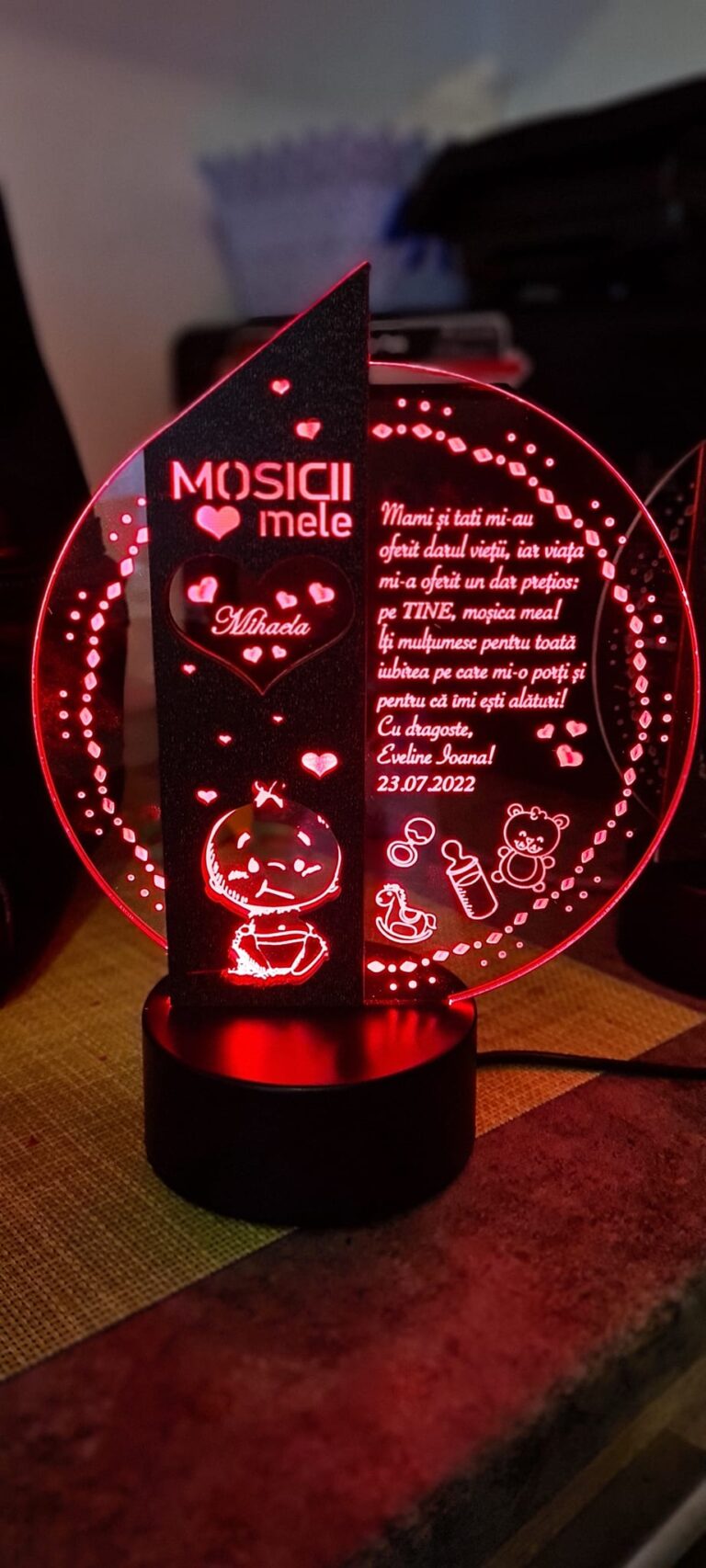 Fotografie reală cu „Cadou personalizat Trofeu LED - Pentru nasi botez”, trimisă în recenzia #404600