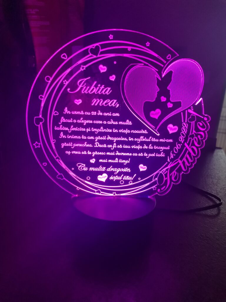 Fotografie reală cu „Trofeu LED – Cadou personalizat Te iubesc”, trimisă în recenzia #407530