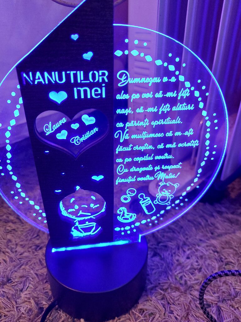 Fotografie reală cu „Cadou personalizat Trofeu LED - Pentru nasi botez”, trimisă în recenzia #417851