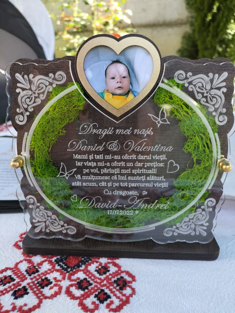 Fotografie reală cu „Trofeu Personalizat cu Licheni - Pentru nasii de botez”, trimisă în recenzia #418909