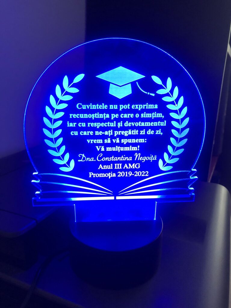 Fotografie reală cu „Cadou personalizat Trofeu LED - Profesor Model 2”, trimisă în recenzia #429035