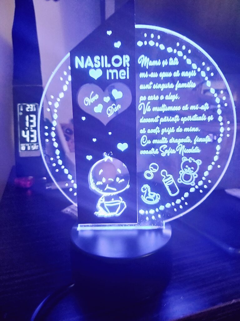 Fotografie reală cu „Cadou personalizat Trofeu LED - Pentru nasi botez”, trimisă în recenzia #484266