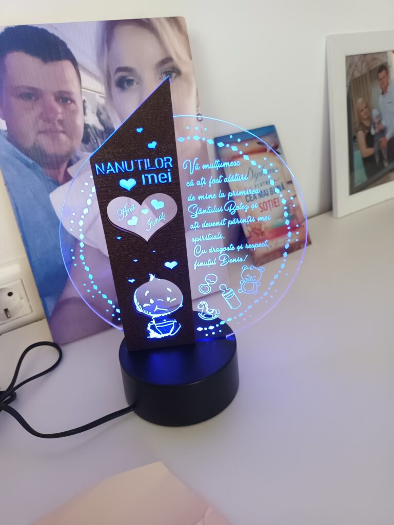 Fotografie reală cu „Cadou personalizat Trofeu LED - Pentru nasi botez”, trimisă în recenzia #486600