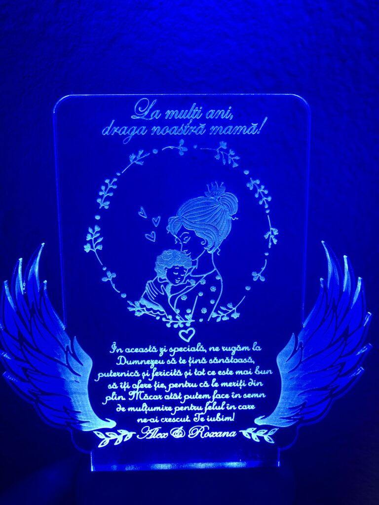 Fotografie reală cu „Cadou personalizat Trofeu LED - Pentru mama Model 1”, trimisă în recenzia #500310