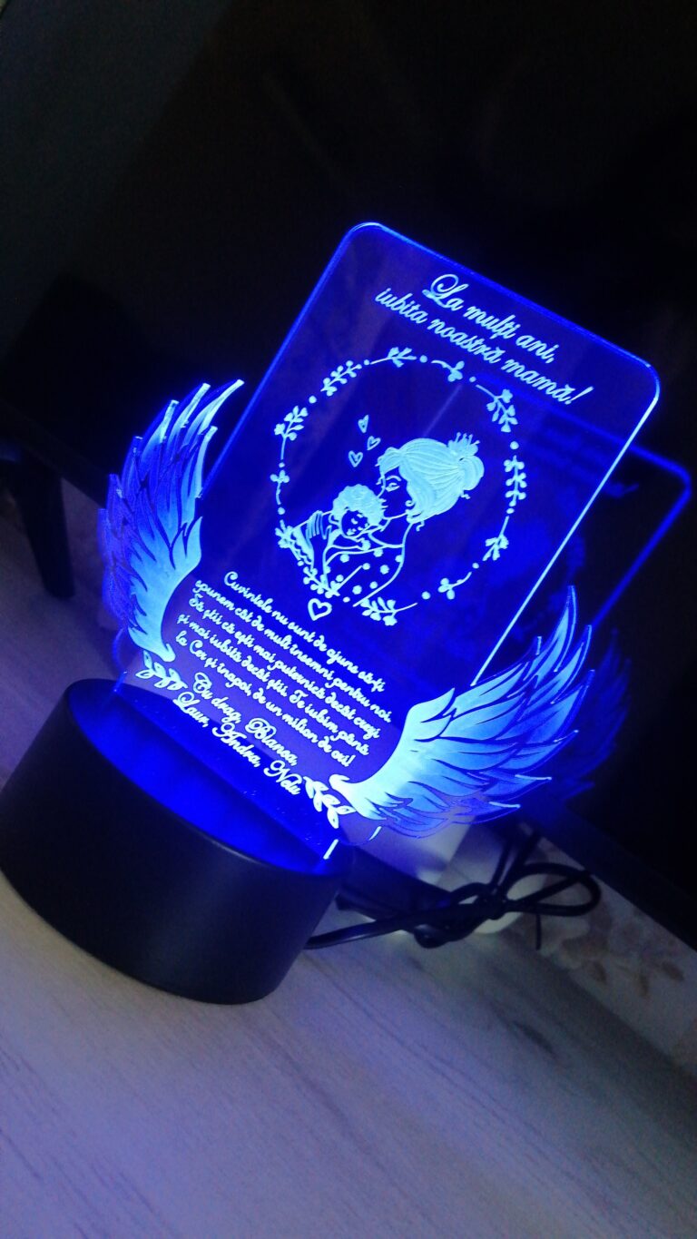 Fotografie reală cu „Cadou personalizat Trofeu LED - Pentru mama Model 1”, trimisă în recenzia #502477