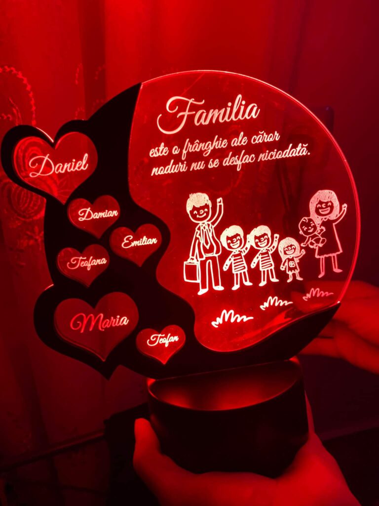 Fotografie reală cu „Cadou personalizat Trofeu LED – Familia mea”, trimisă în recenzia #504749