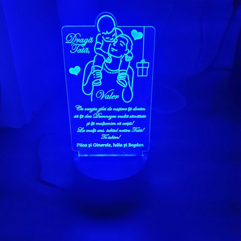Fotografie reală cu „Cadou personalizat Trofeu LED - Eroul meu tata”, trimisă în recenzia #511295