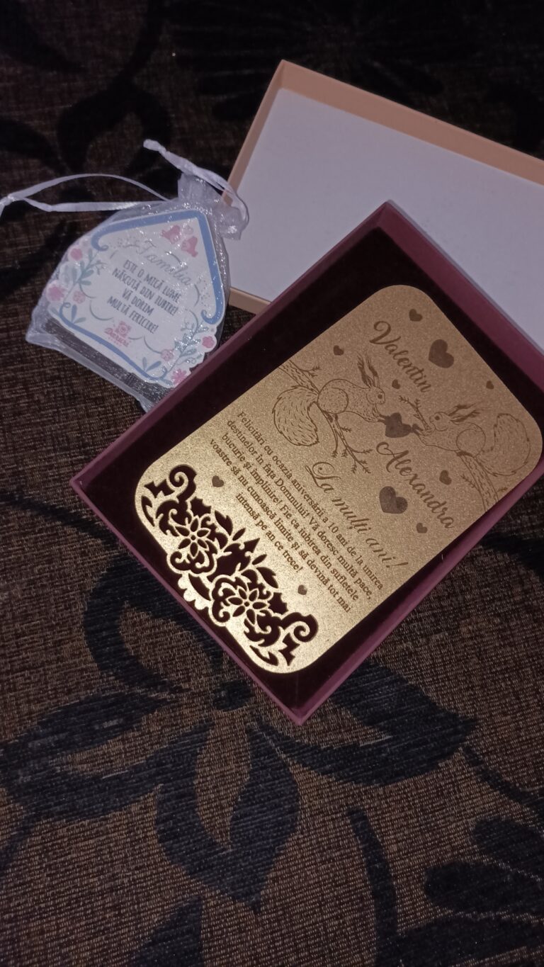 Fotografie reală cu „Felicitare din lemn personalizata - Te iubesc enorm”, trimisă în recenzia #515964