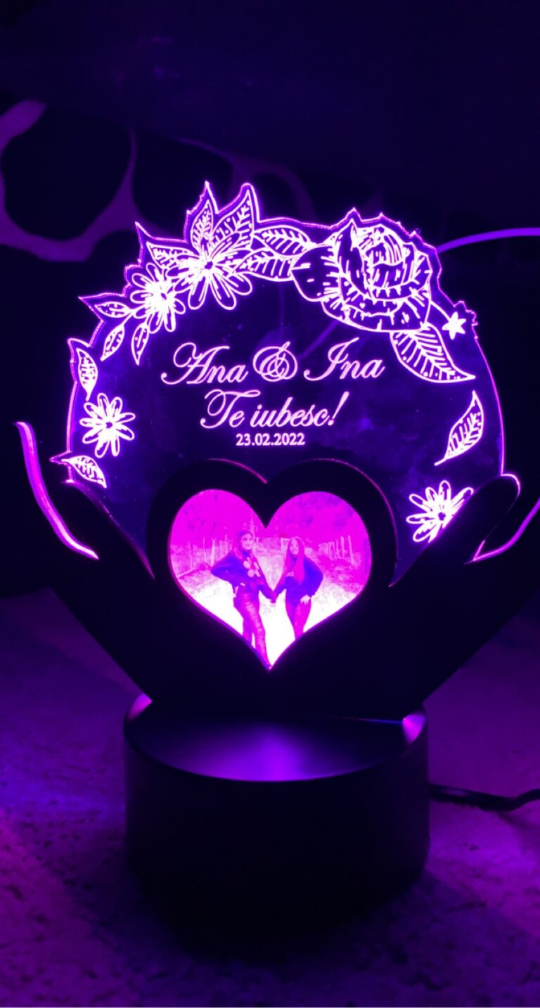 Fotografie reală cu „Trofeu pentru persoana iubita – LED multicolor si poza”, trimisă în recenzia #529728