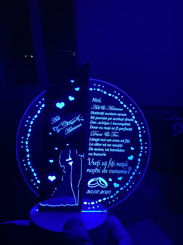 Fotografie reală cu „Trofeu LED personalizat cerere nasi - Vreti sa fiti nasii nostri?”, trimisă în recenzia #567052