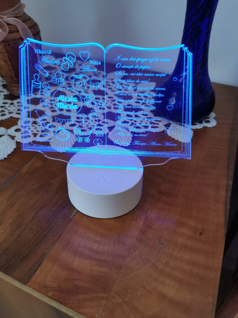 Fotografie reală cu „Cadou personalizat Trofeu LED - Pentru nasi de botez - Carticica”, trimisă în recenzia #576711