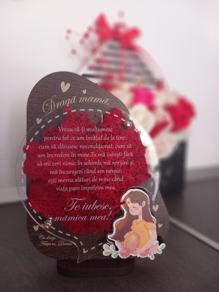 Fotografie reală cu „Cadou personalizat printat cu licheni - Trofeu pentru mama”, trimisă în recenzia #608210