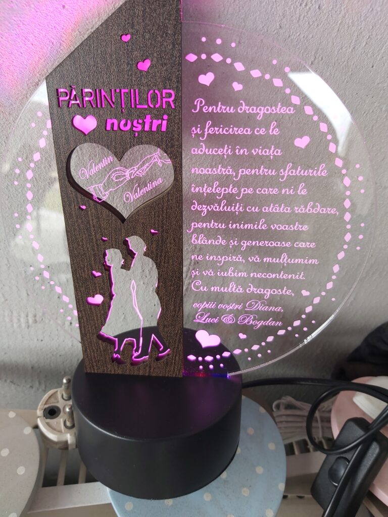 Fotografie reală cu „Cadou personalizat Trofeu LED - Placheta speciala pentru parinti”, trimisă în recenzia #611822