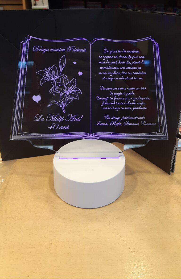 Fotografie reală cu „Cadou personalizat Trofeu LED - Pentru fini- Carticica”, trimisă în recenzia #764673