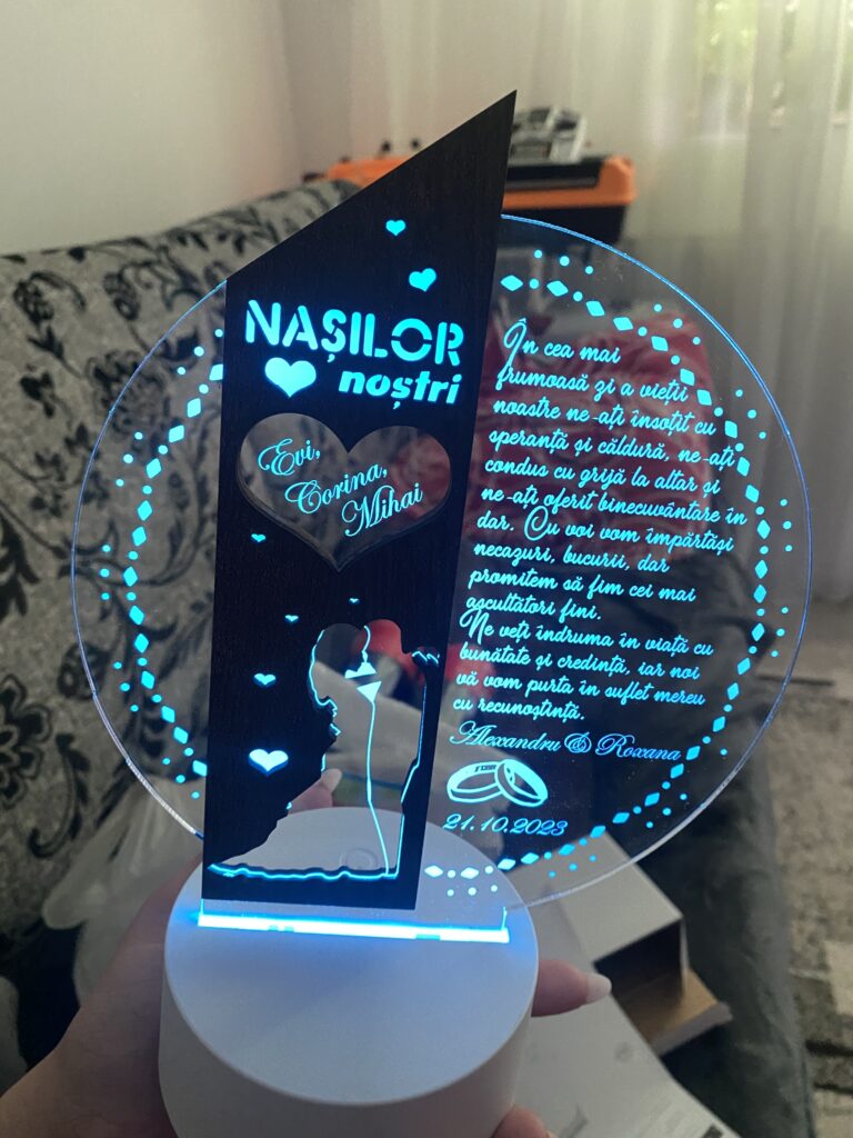 Fotografie reală cu „Cadou nasi personalizat Trofeu LED - Placheta pentru nasi”, trimisă în recenzia #769656
