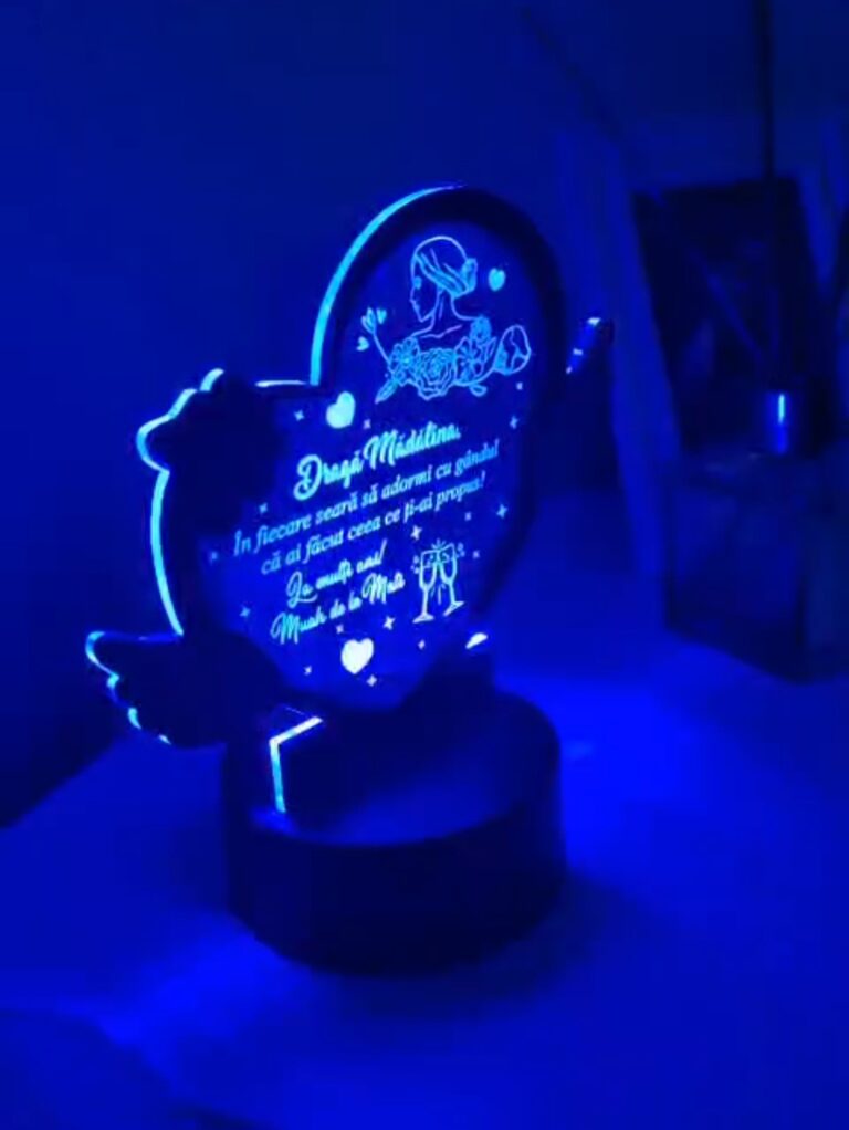 Fotografie reală cu „Cadou personalizat - Trofeu LED La multi ani, Maria!”, trimisă în recenzia #790421