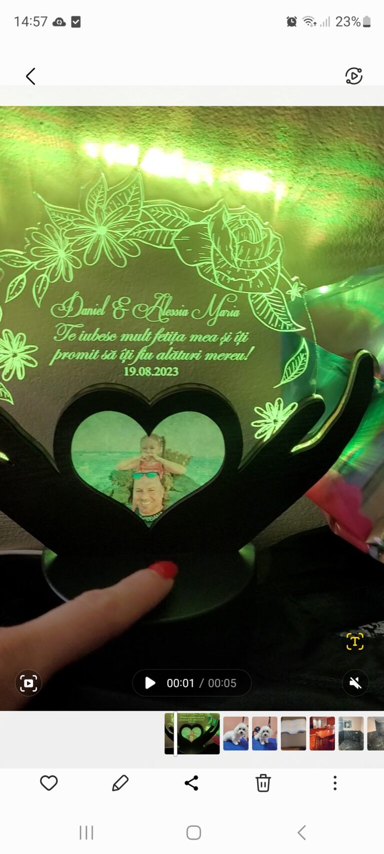 Fotografie reală cu „Trofeu pentru persoana iubita – LED multicolor si poza”, trimisă în recenzia #808799