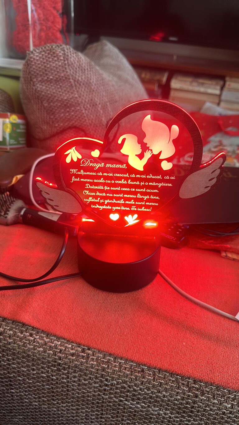 Fotografie reală cu „Cadou personalizat Trofeu LED - Pentru mama Model 2”, trimisă în recenzia #849027