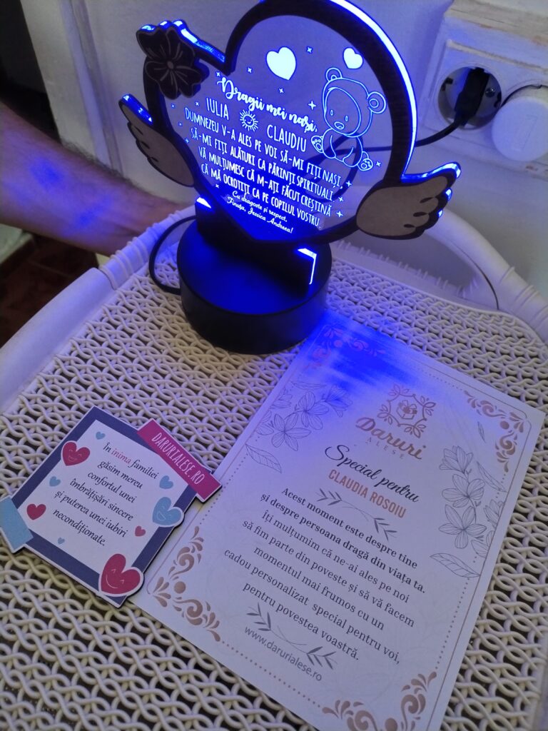 Fotografie reală cu „Cadou personalizat Trofeu LED – Inimioara pentru nasii de botez”, trimisă în recenzia #843016