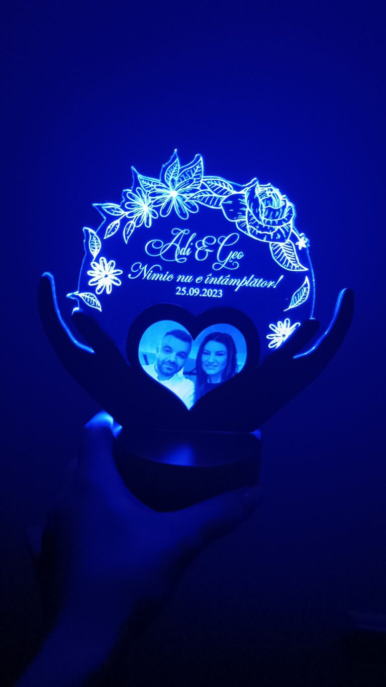 Fotografie reală cu „Trofeu pentru persoana iubita – LED multicolor si poza”, trimisă în recenzia #857375
