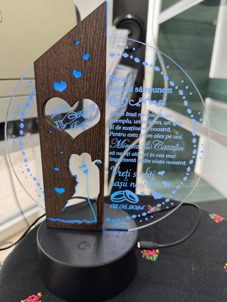 Fotografie reală cu „Cadou nasi personalizat Trofeu LED - Placheta pentru nasi”, trimisă în recenzia #862738