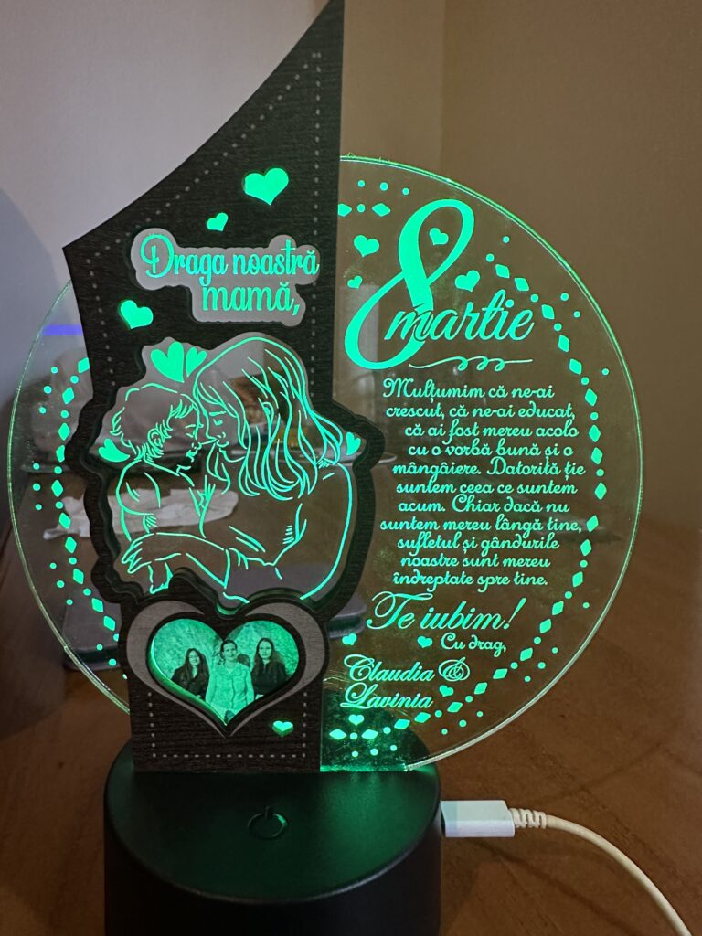 Fotografie reală cu „Trofeu Personalizat cu Led si Poza - Pentru mama 8 martie”, trimisă în recenzia #890501