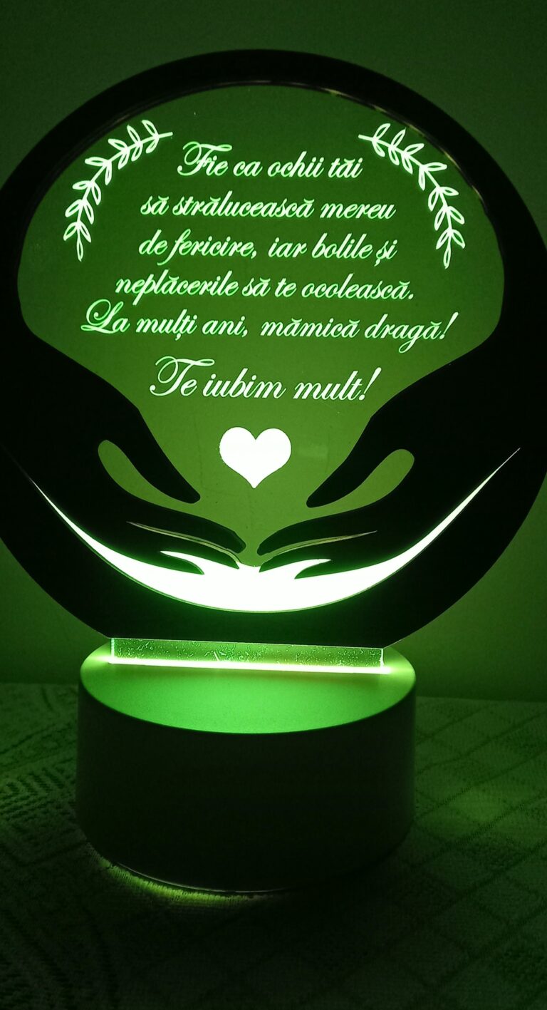 Fotografie reală cu „Cadou personalizat Trofeu LED – Placheta imbratisare mama”, trimisă în recenzia #909844
