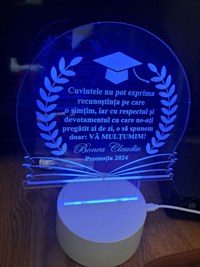 Fotografie reală cu „Cadou personalizat Trofeu LED - Profesor Model 2”, trimisă în recenzia #944961