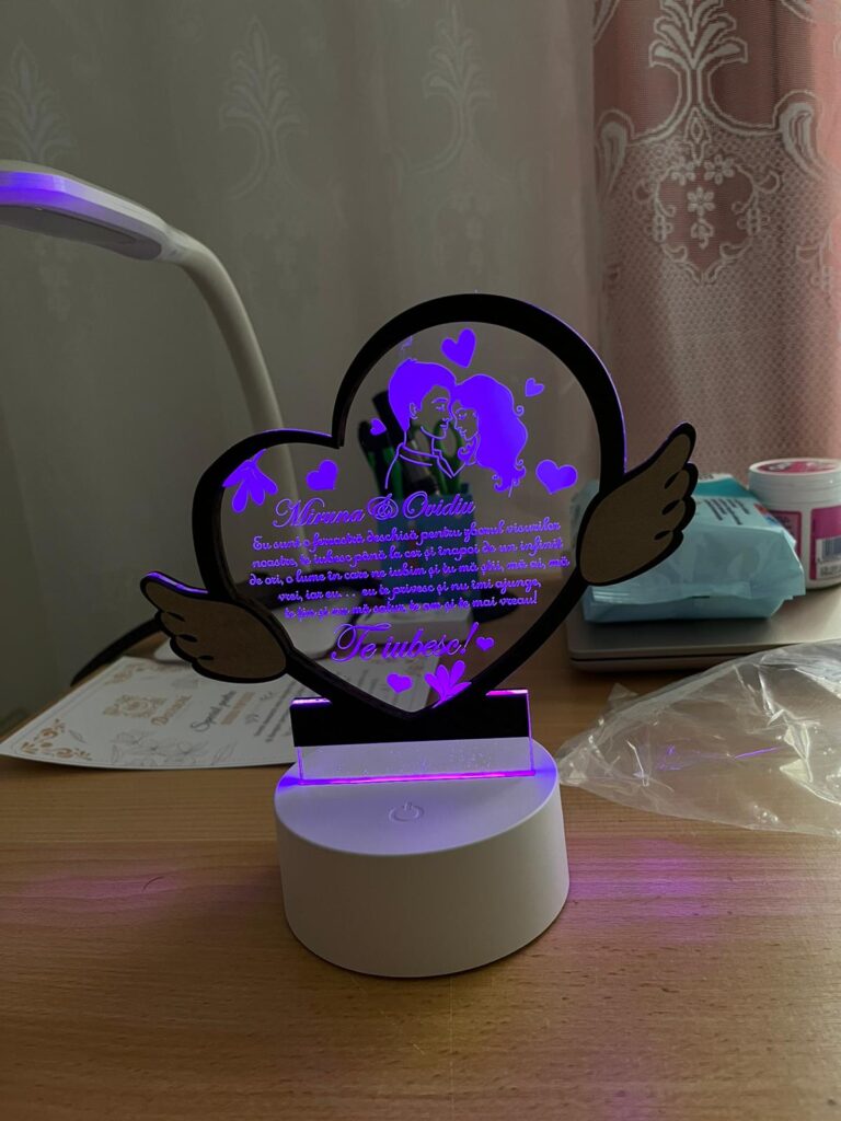 Fotografie reală cu „Trofeu LED - Cadou personalizat inimioara pentru persoana iubita”, trimisă în recenzia #944992