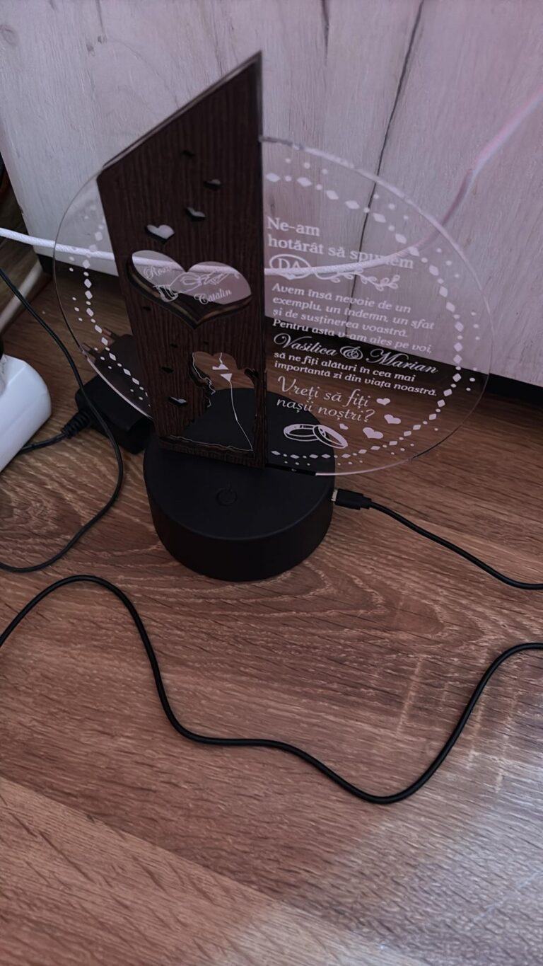 Fotografie reală cu „Trofeu LED personalizat cerere nasi - Vreti sa fiti nasii nostri?”, trimisă în recenzia #932861