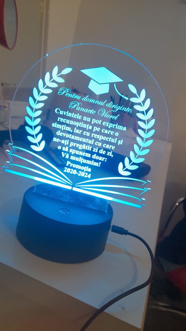 Fotografie reală cu „Cadou personalizat Trofeu LED - Profesor Model 2”, trimisă în recenzia #934823