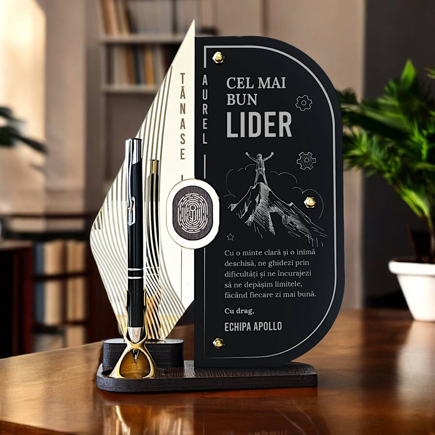 Trofeu personalizat cu pix pentru Cel Mai Bun Lider Trofeu personalizat cu pix pentru Cel Mai Bun Lider