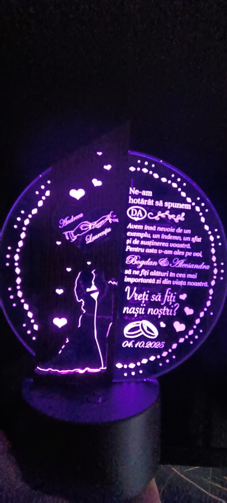 Fotografie reală cu „Trofeu LED personalizat cerere nasi - Vreti sa fiti nasii nostri?”, trimisă în recenzia #1042584