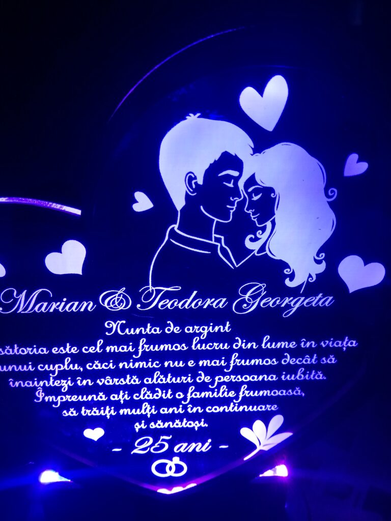 Fotografie reală cu „Trofeu LED - Cadou personalizat inimioara pentru persoana iubita”, trimisă în recenzia #1049200
