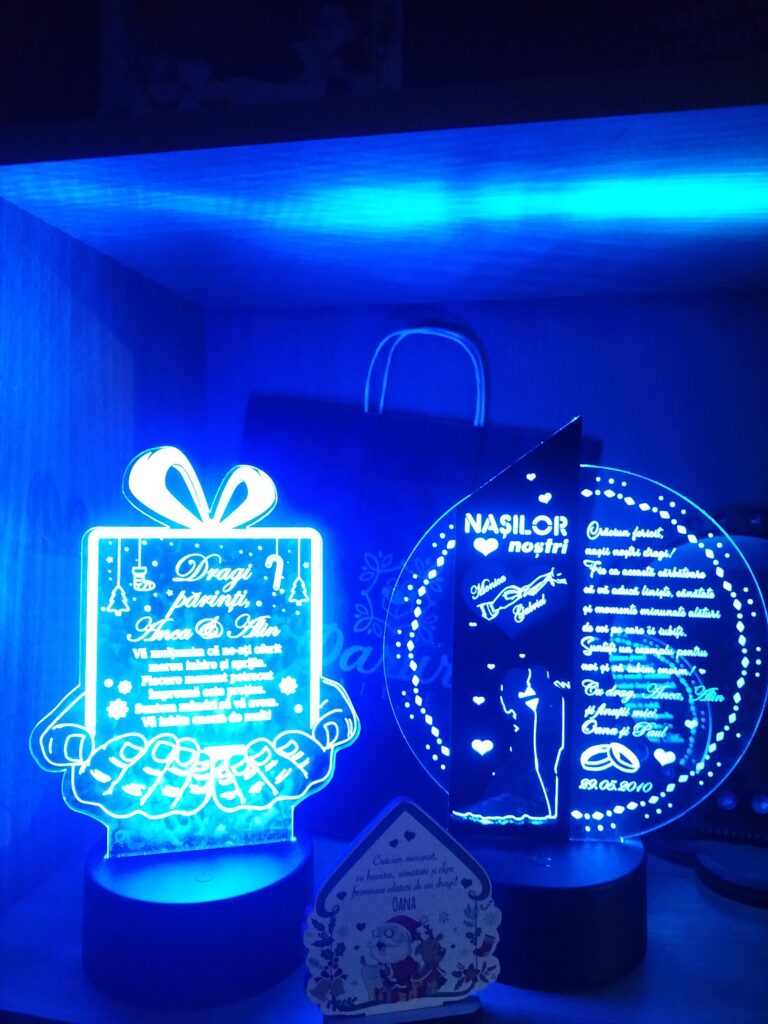 Fotografie reală cu „Cadou personalizat – Urare de Craciun cu LED multicolor”, trimisă în recenzia #1073863