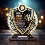 trofeu_personalizat_-_luptatorul_anului_trofee-personalizate_13591878_cadou_personalizat.jpg