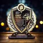 trofeu_personalizat_-_luptatorul_anului_trofee-personalizate_6662318_cadou_personalizat.jpg