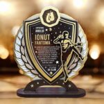 trofeu_personalizat_-_luptatorul_anului_trofee-personalizate_69979238_cadou_personalizat.jpg