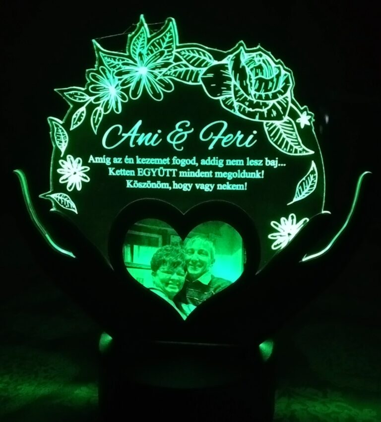 Fotografie reală cu „Trofeu pentru persoana iubita – LED multicolor si poza”, trimisă în recenzia #1100528