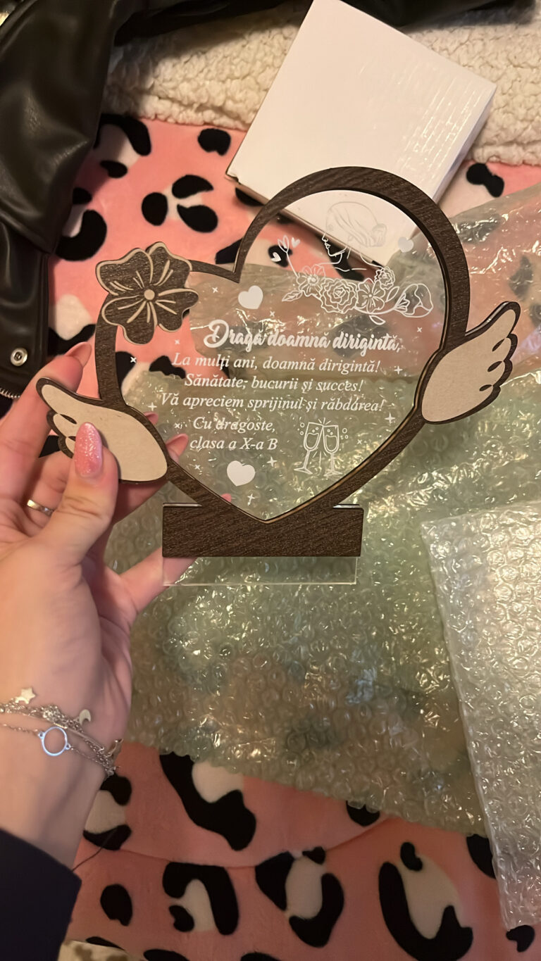 Fotografie reală cu „Cadou personalizat - Trofeu LED La multi ani, Maria!”, trimisă în recenzia #1117431