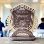 trofeu_personalizat_-_cea_mai_buna_profesoara_trofee-personalizate_57894056_cadou_personalizat.jpg