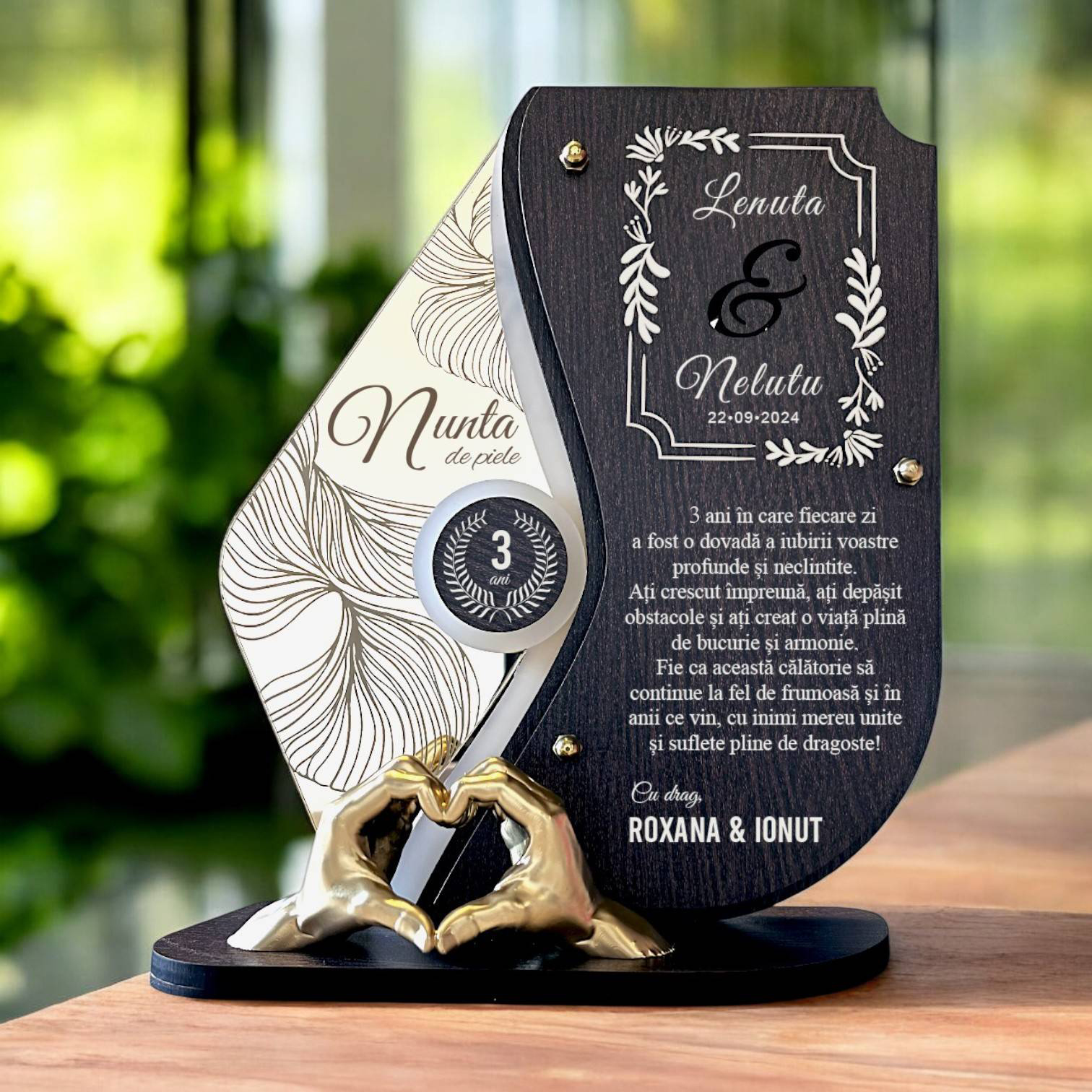 Trofeu personalizat 3 ani – Nunta de piele – Manute