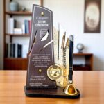 Trofeu personalizat cu pix – pentru diriginte din partea clasei