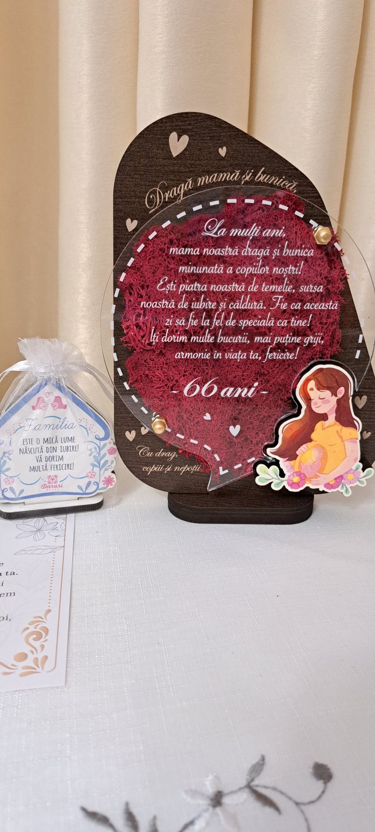 Fotografie reală cu „Cadou personalizat printat cu licheni - Trofeu pentru mama”, trimisă în recenzia #1268292
