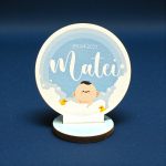 Mărturie botez personalizată din lemn – Bebeluș în cadă cu rățuște