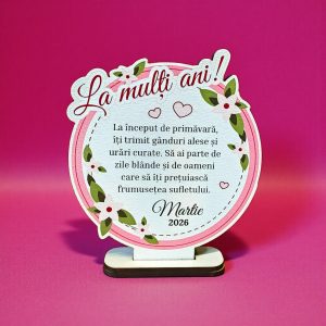 Martisor personalizat din lemn – La multi ani! Ganduri alese de primavara! – model floral roz cu inimi