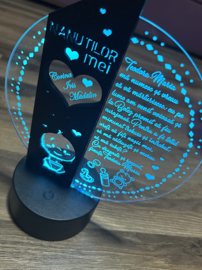 Fotografie reală cu „Cadou personalizat Trofeu LED - Pentru nasi botez”, trimisă în recenzia #1311656