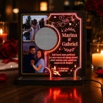 Trofeu personalizat persoana iubita – LED multicolor + boxa si 2 poze